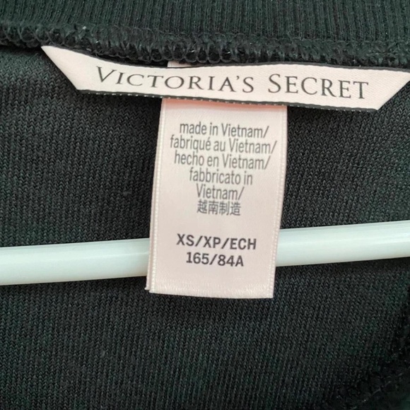 Victoria's Secret Open Back Long Sleeves Black Velour Sweatshirt Women's Size XS - Picture 8 of 9